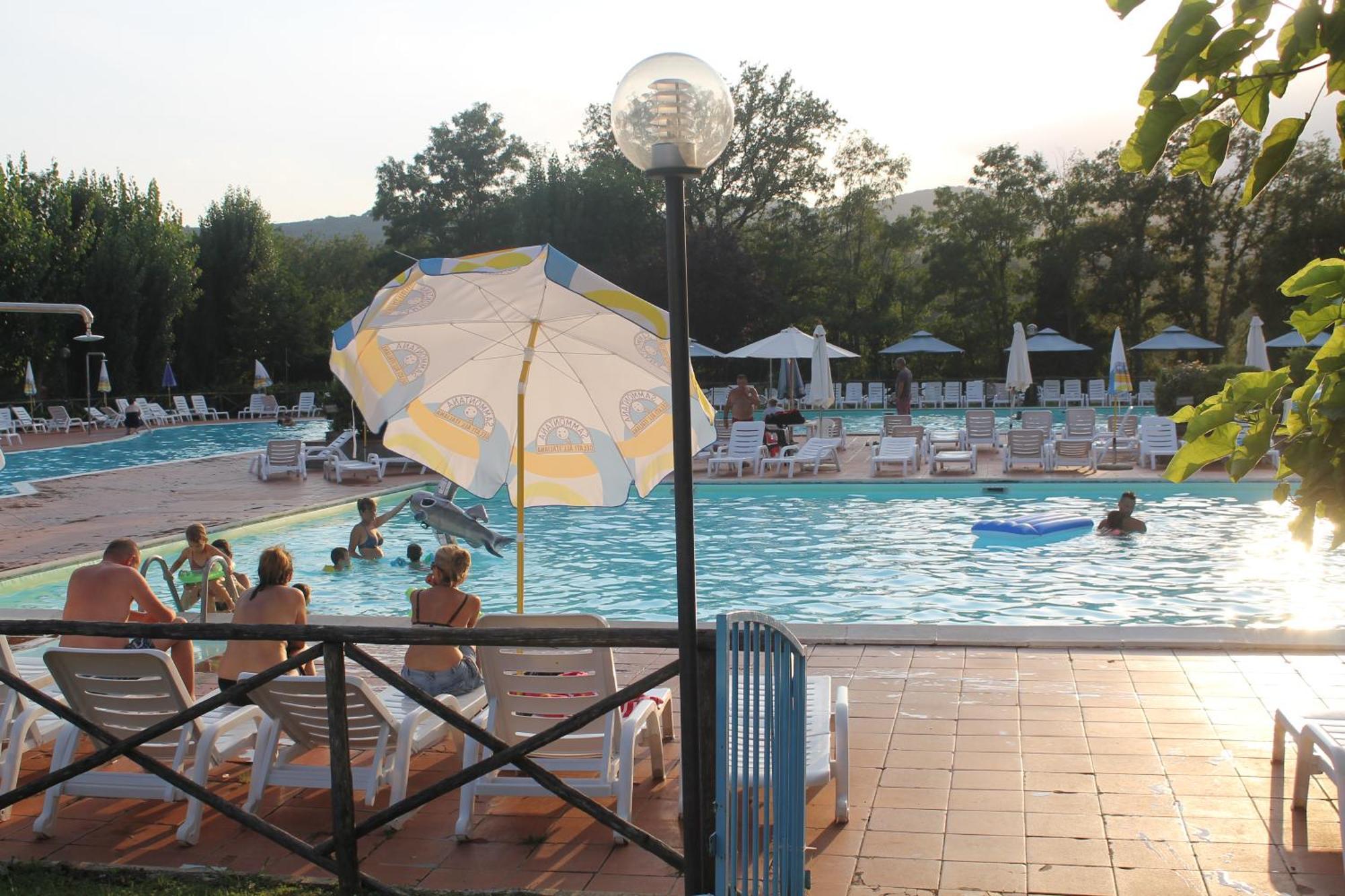 Camping Village La Chiocciola Capannole Exteriör bild